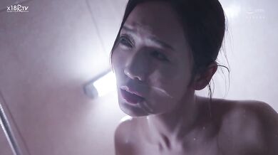 【中文字幕】リゾートプールNTR 専属イイ女×大人のビキニ…背徳感と开放感が交错するNTRドラマ―。